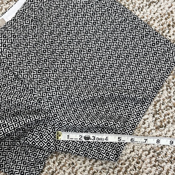BANANA REPUBLIC HAMPTON SHORT BLACK WHITE GEOMETRIC TAILORED SIZE 10 - Picture 10 of 13